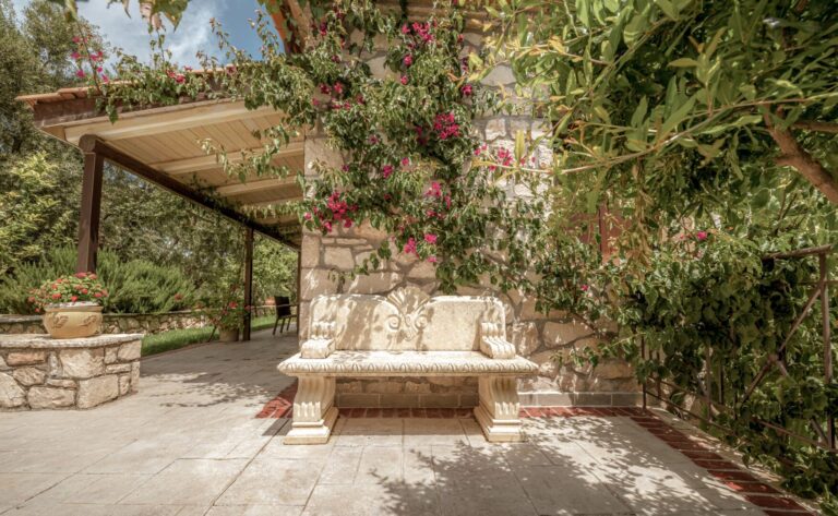 bio-rentals-exterior-greece-768x473