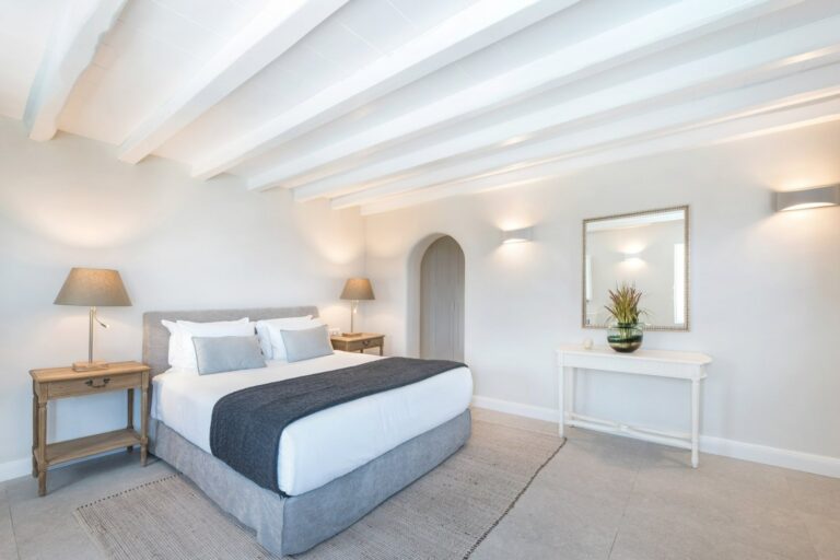 bio-rentals-greece-bedroom-santorini-768x512