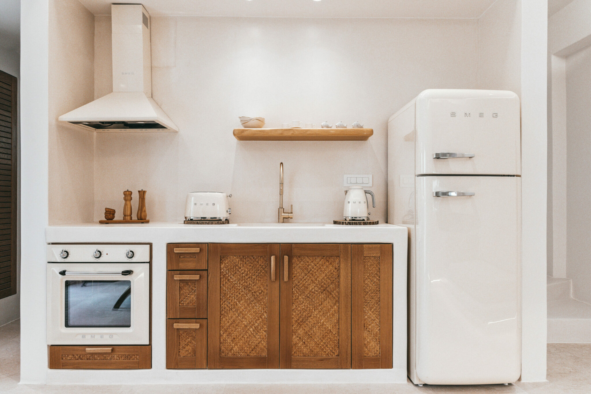 bio-rentals-naxos-greece-kitchen-eco-friendly-design-2048x1366