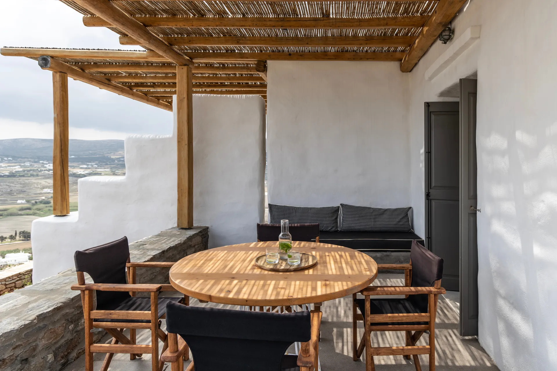 bio-rentals-paros-villa-2-rooms-wood